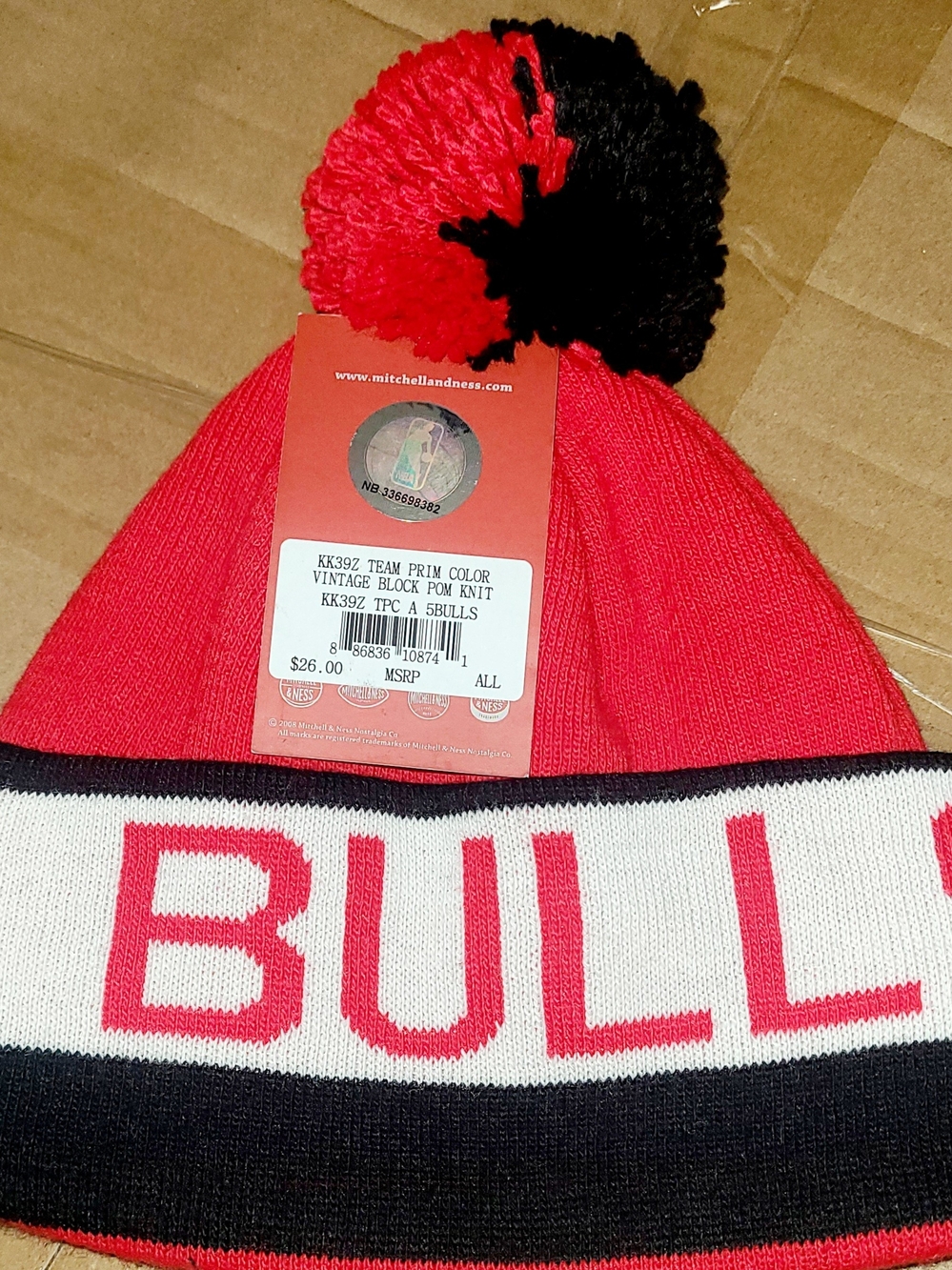 Mitchell & Ness Red Black White Chicago Bulls Pom Beanie